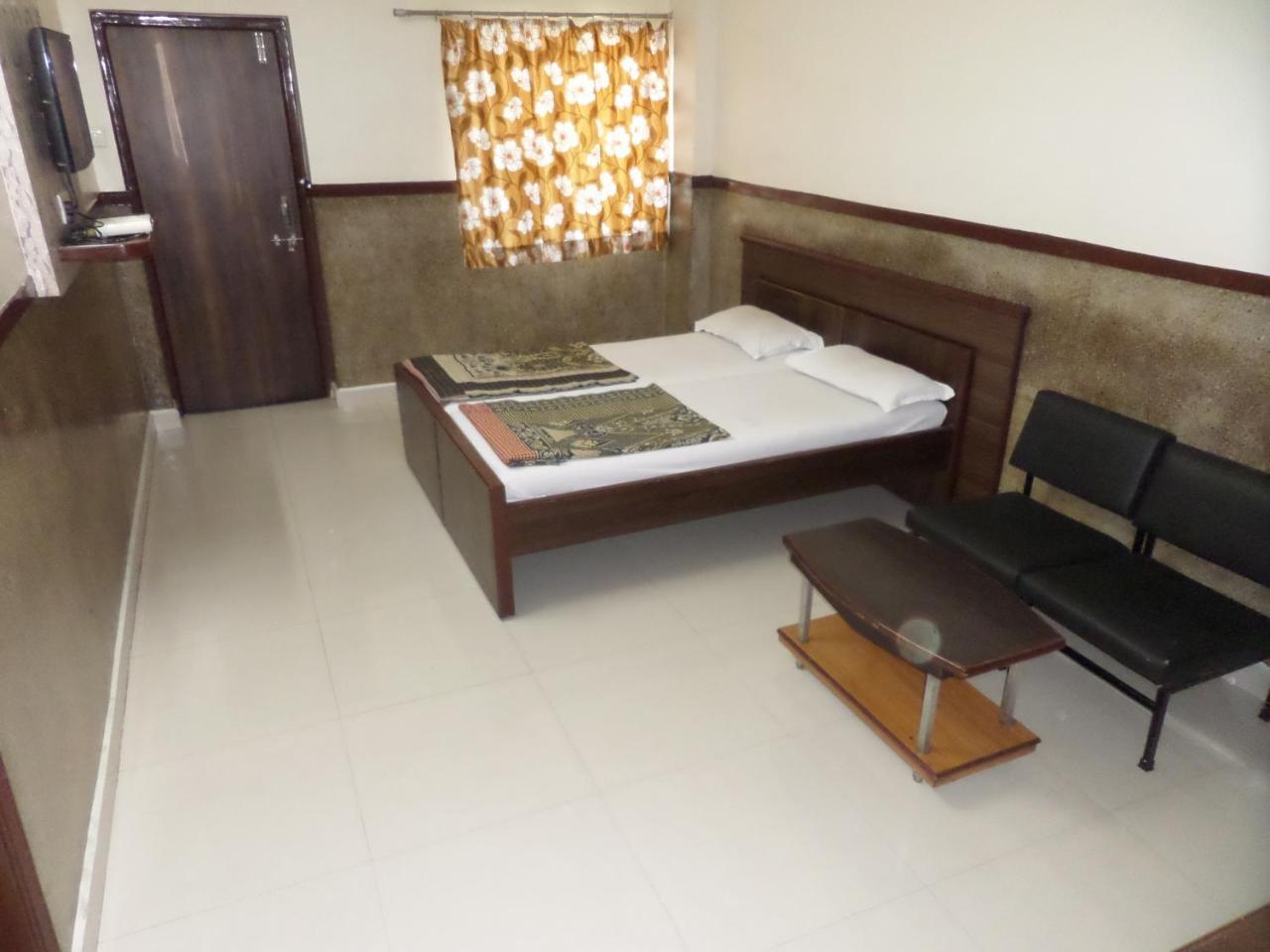 Hotel Padma Nashik Exterior foto